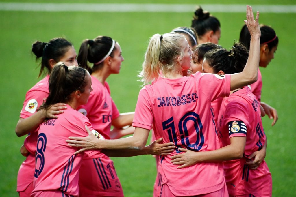 Las jugadoras del Real Madrid Femeninocelebrando un gol